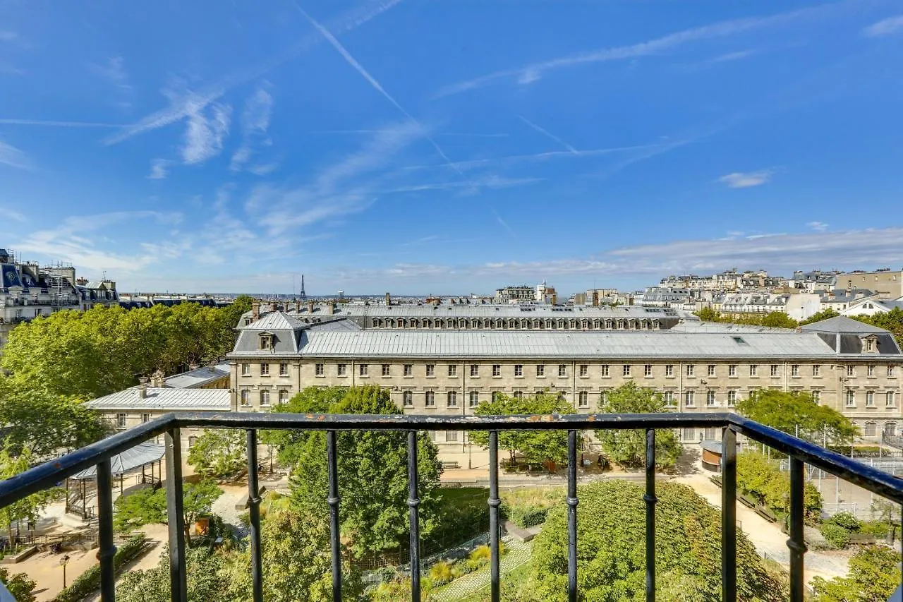 **  Hotel Du Square D'Anvers Parijs Frankrijk