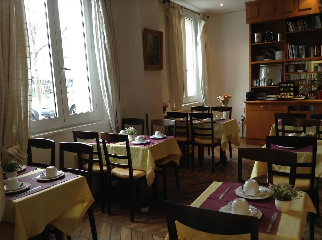 Hotel Du Square D'Anvers Parijs