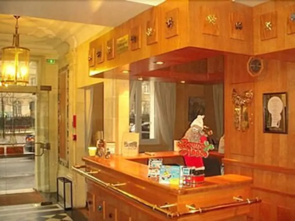 **  Hotel Du Square D'Anvers Париж Франция