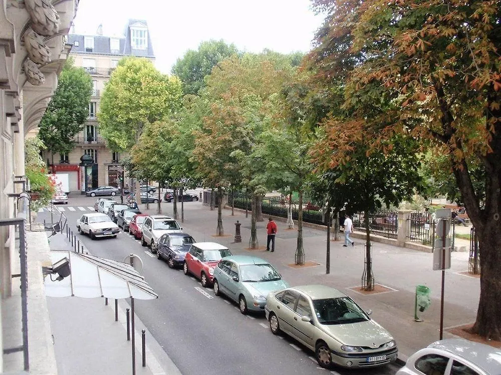 **  Hotel Du Square D'Anvers Париж Франция
